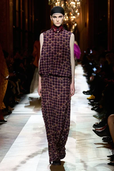 Look 27